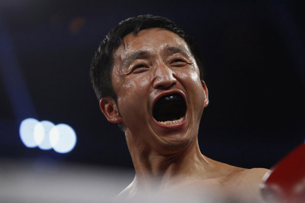 China's Zou Shiming, two-time Olympic gold medal winner and three-time World Amateur Champion, reacts in the ring before fighting Mexico's Eleazar Valenzuela during his professional debut at Cotai Arena inside Venetian Macao in Macao, late April 6, 2013. Zou won the four-round debut.