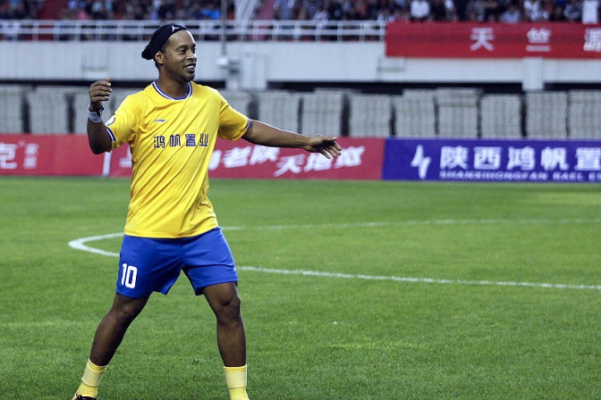 Ronaldinho merencanakan tur perpisahan 2018