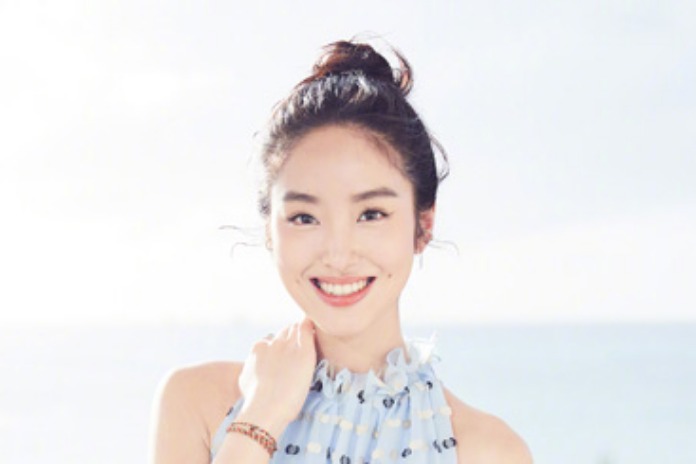 Aktris Yang Caiyu merilis foto fashion