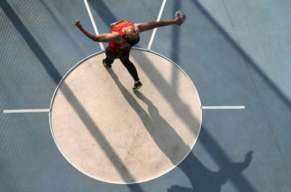 Gu Siyu of China competes in the women&apos;s discus throw qualifying round during the IAAF World Athletics Championships at the Luzhniki stadium in Moscow, Aug 10, 2013.