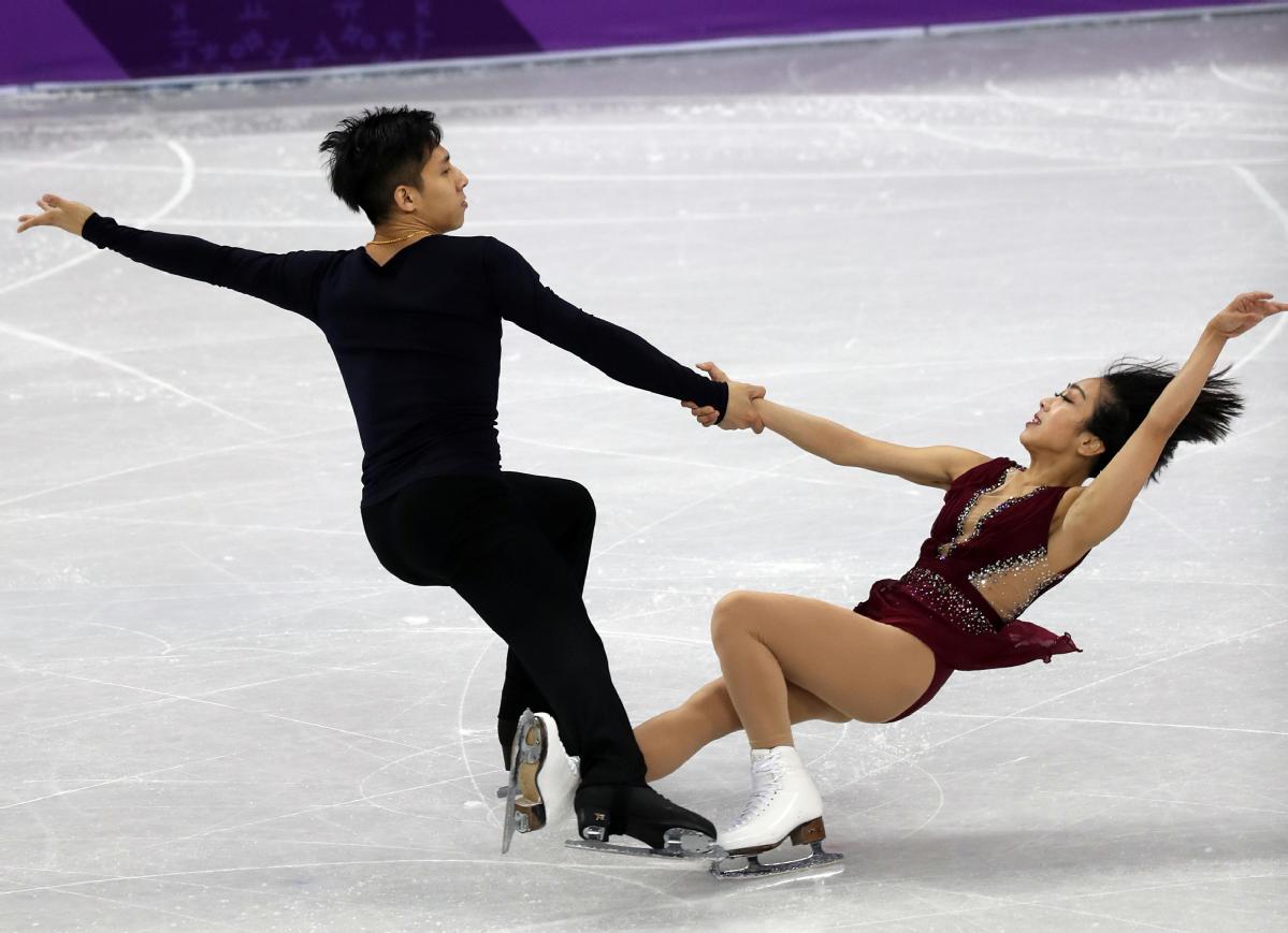 chinese-figure-skaters-win-short-program-at-nhk-trophy-cgtn