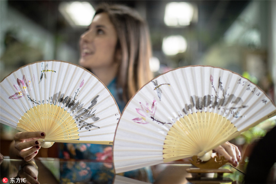 where to buy hand fans in stores