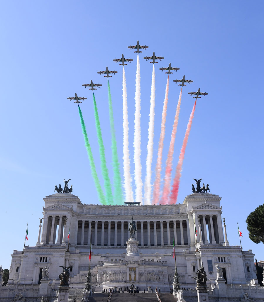 Resultado de imagem para pictures of the parade on june 2, 2018 in Rome