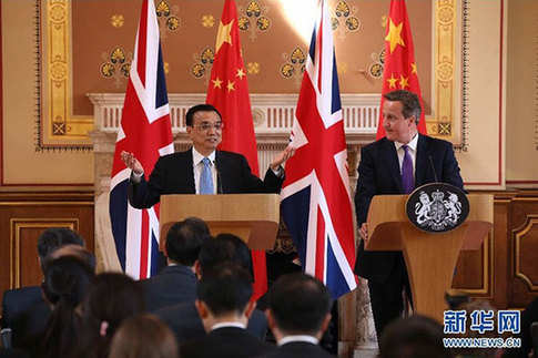  6月17日，国务院总理李克强同英国首相卡梅伦在伦敦举行中英总理年度会晤后共同会见记者。 新华社记者 庞兴雷 摄 