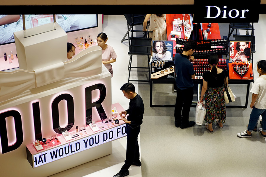 PDF) Storytelling and the making of a global luxury fashion brand:  Christian Dior