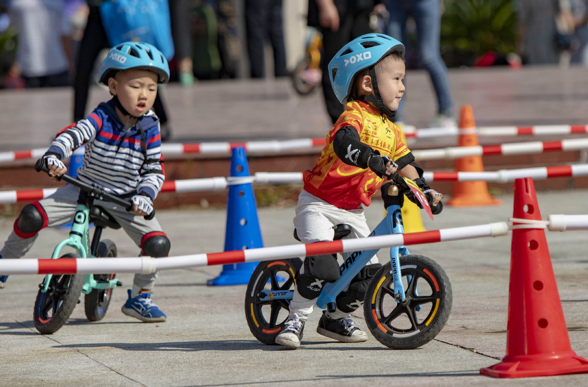 children bike race