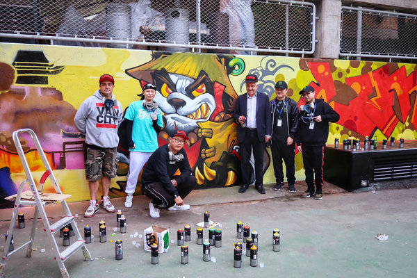 Graffiti Artists Join Forces To Create A Great Wall Chinadaily Com Cn