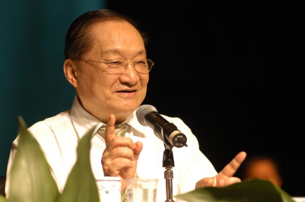 UM mourns honorary doctor and renowned novelist Louis Cha