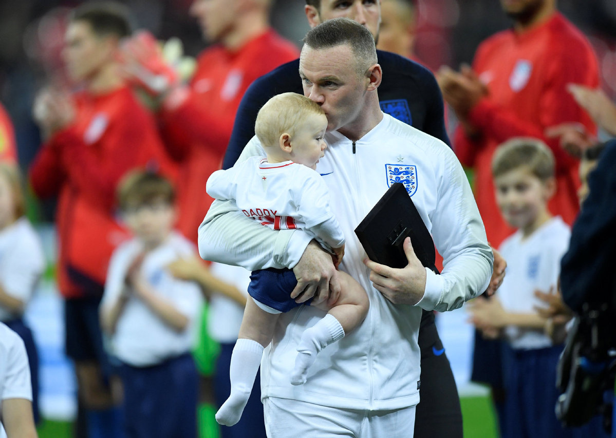 WAYNE ROONEY CAPTAIN OF ENGLAND WINS HIS 120TH,FINAL CAP FOR HIS LAST  APPEARANCE IN AN ENGLAND SHIRT, ENGLAND V USA, ENGLAND V USA Stock Photo -  Alamy