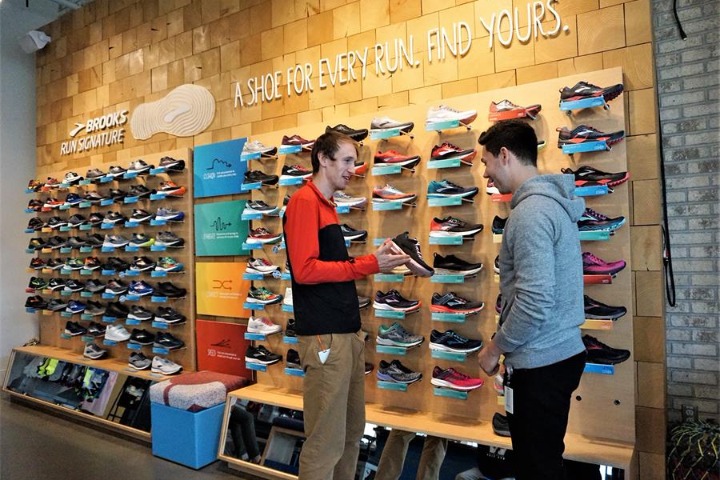 brooks shoes outlet store