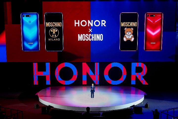 moschino honor v20