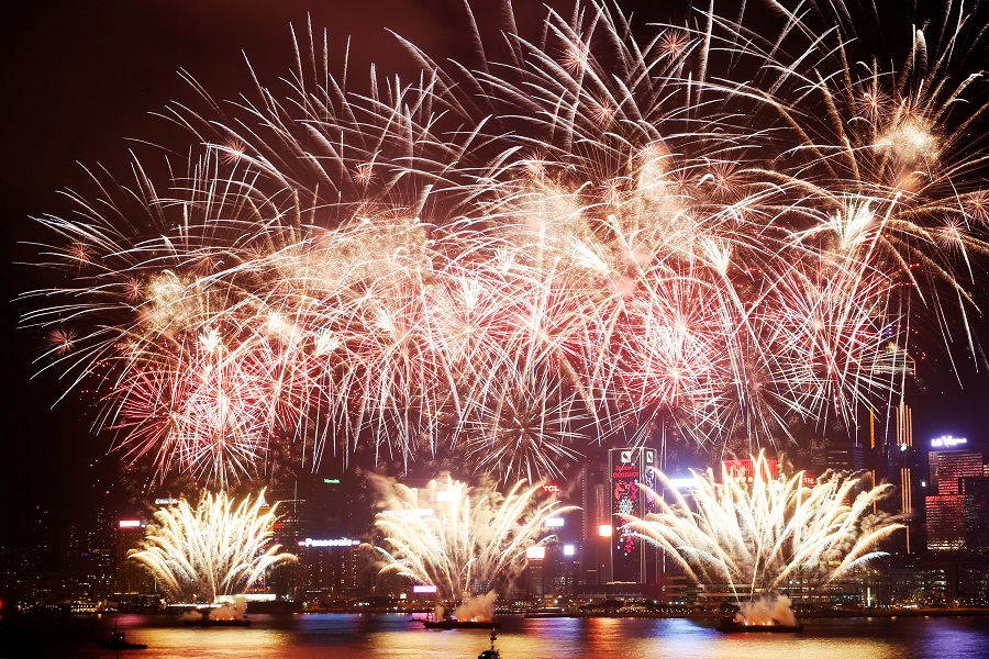 Hong Kong holds fireworks show to celebrate Lunar New Year Chinadaily