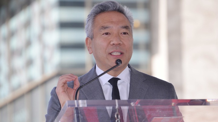 Warner Bros. Chairman & CEO Kevin Tsujihara Stepping Down Amid Alleged Sex  Scandal – Deadline