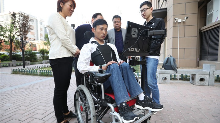 Wheelchair lets ALS patients move independently 