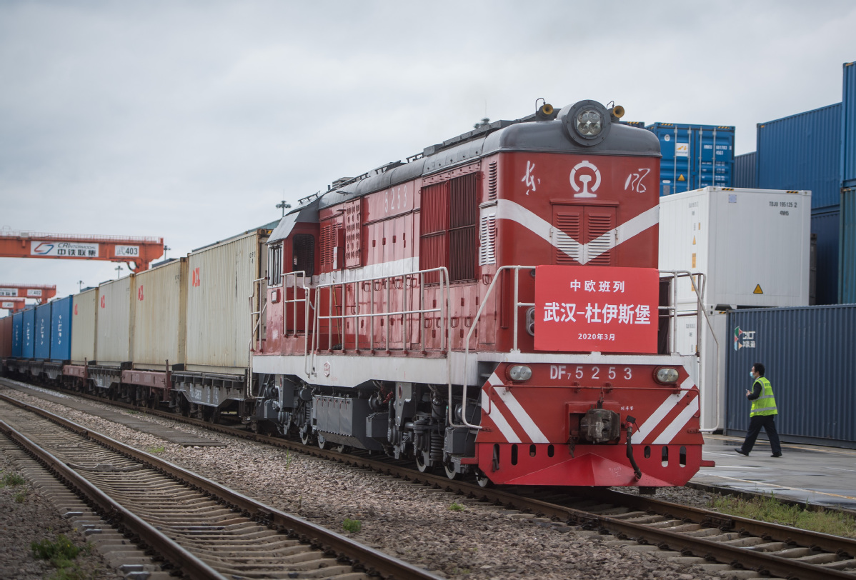 Cargo trains help maintain China-Europe 