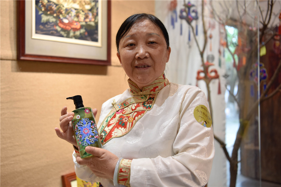 Tibetan-Qiang Embroidery Resonates Abroad