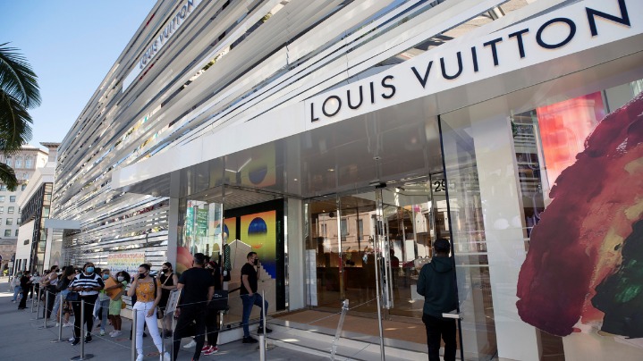 Luxury Bets on China's Wealthy Shoppers to Maintain Growth – WWD