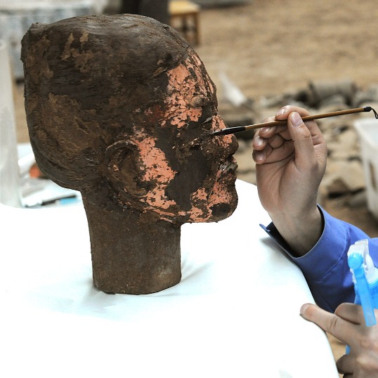 Restorers piece together terracotta warriors