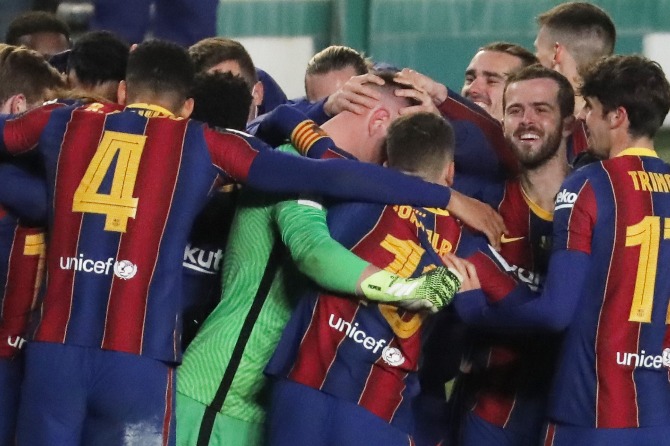 Barca Reach Spanish Super Cup Final After Ter Stegen Penalty Heroics ...