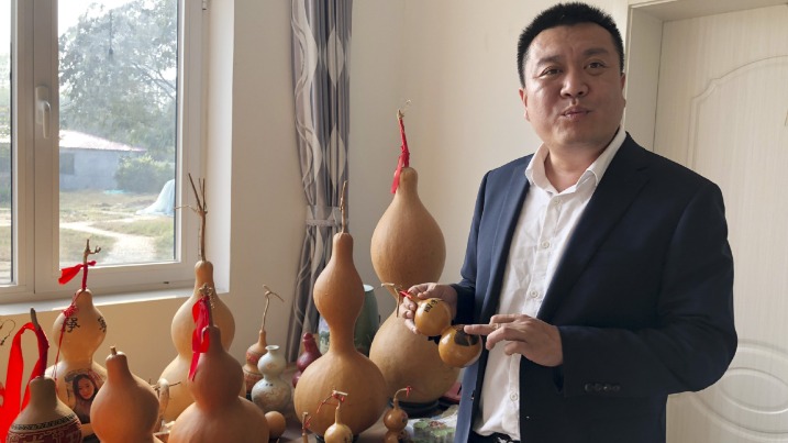 Craftswoman makes vivid gourd carvings in Gansu - Headlines, features,  photo and videos from , china, news, chinanews, ecns