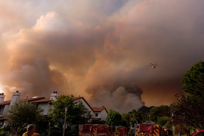 About 1,000 People Evacuated Due To Wildfire Near Los Angeles - World ...