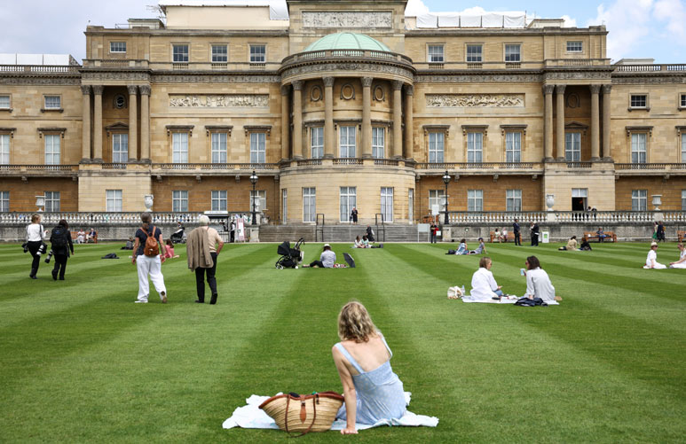 英国女王私人花园首度对公众开放 游客直呼“被宰”