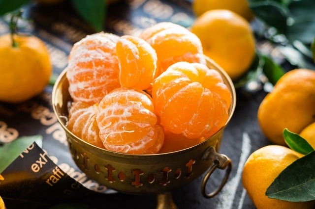 网传“橘子吃多了会变成小黄人”？专家：是真的！