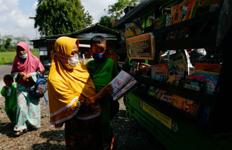 阅读环保两不误：印尼一图书馆推出“垃圾换书”服务