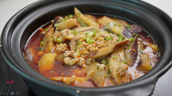 Recipe from Hong Kong chef: Eggplant casserole with salted fish(图2)