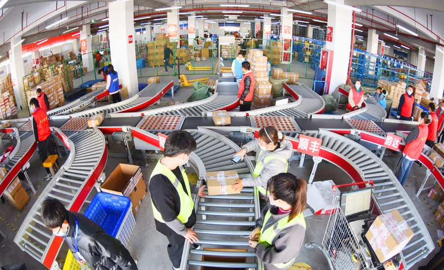 Chinas parcel delivery sector makes new record(图1)