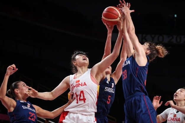 Chinese center Li Yueru makes WNBA debut in Sky's defeat to Aces