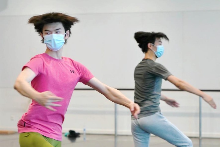 Ballerinas return to training following lockdown