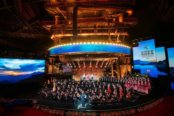 Variety show celebrates Beijing's cultural triumphs