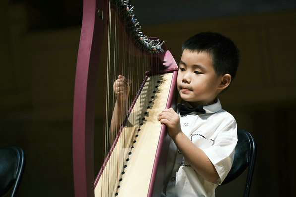 Harp summer camp nurtures interest in Chinese students