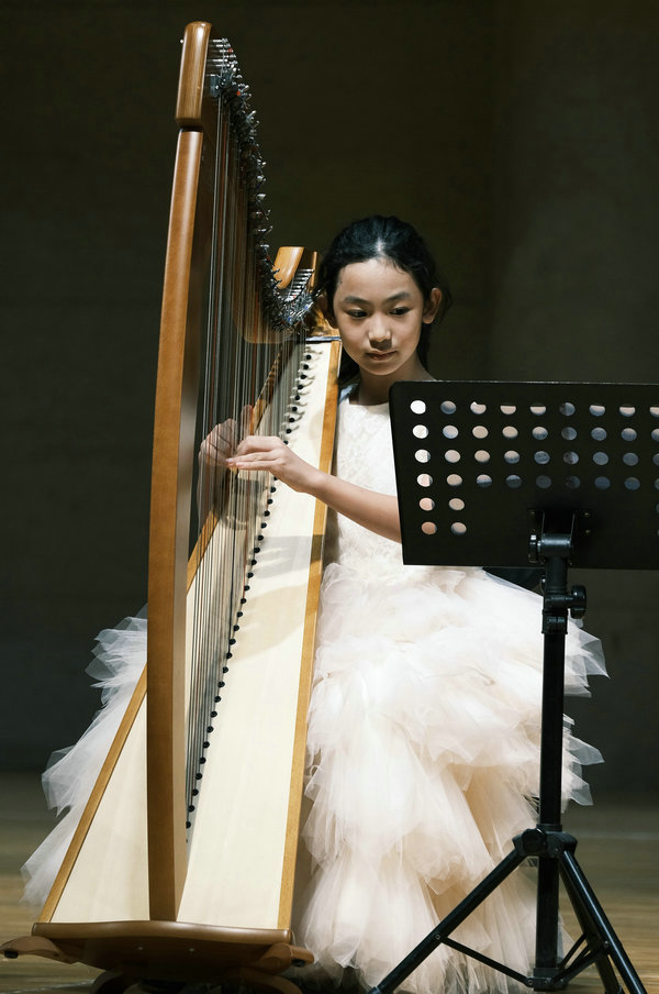 Harp summer camp nurtures interest in Chinese students