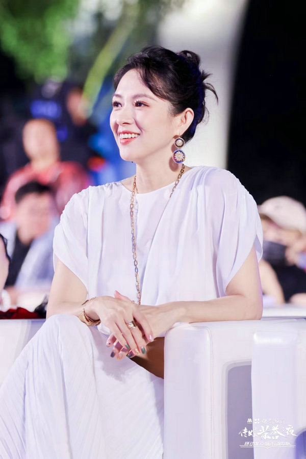 English Leran 英语学习 Actress Zhang Ziyi Wins A Directorial Honor For The First Time