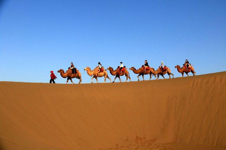 China gets ready for travel during the National Day Holiday