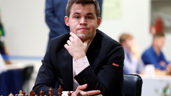 Champion Magnus Carlsen resigns after one move as chess cheating