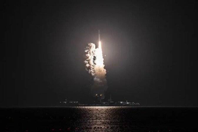 长征十一号运载火箭首次近岸海上发射