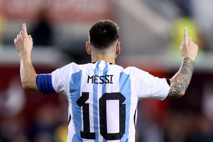 Number 10 jersey waiting for Messi, says Scaloni