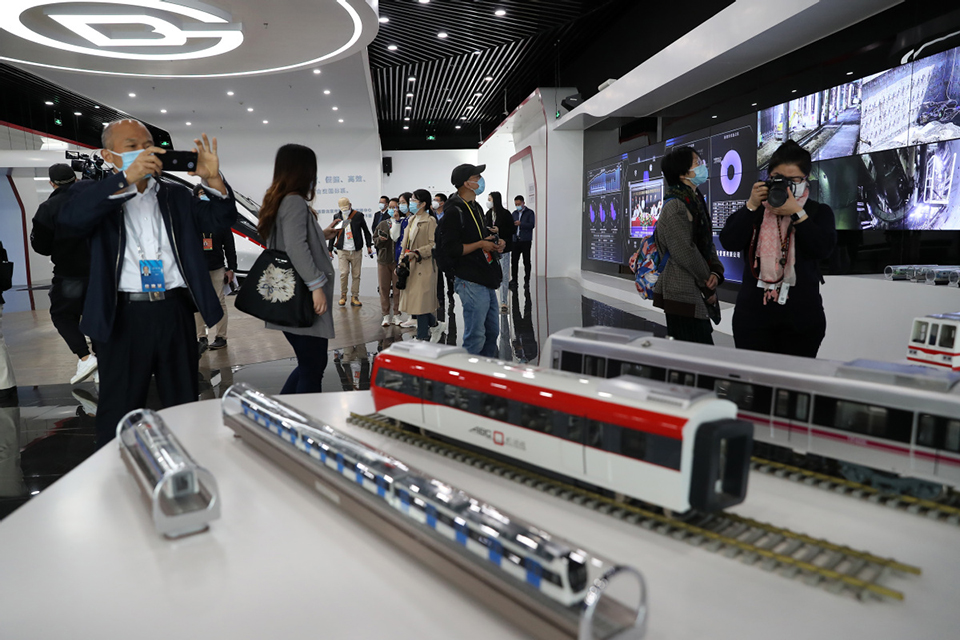 Reporters experience Beijing's smart transportation