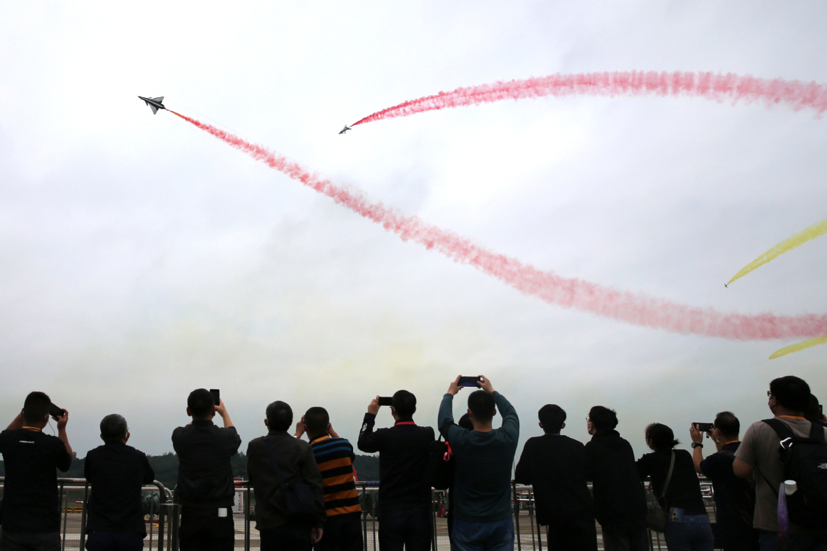 english news 英语新闻 14th Airshow China soars in Zhuhai