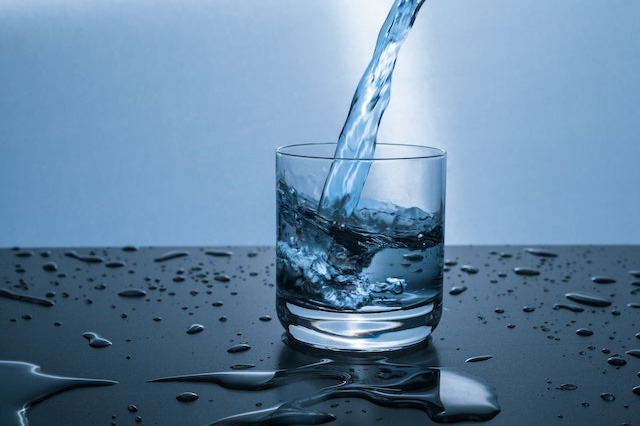 “每天八杯水”科学吗？最新研究结果可能颠覆认知
