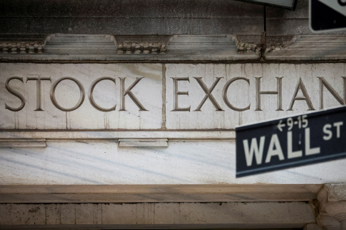 Wall Street starts layoffs of thousands World