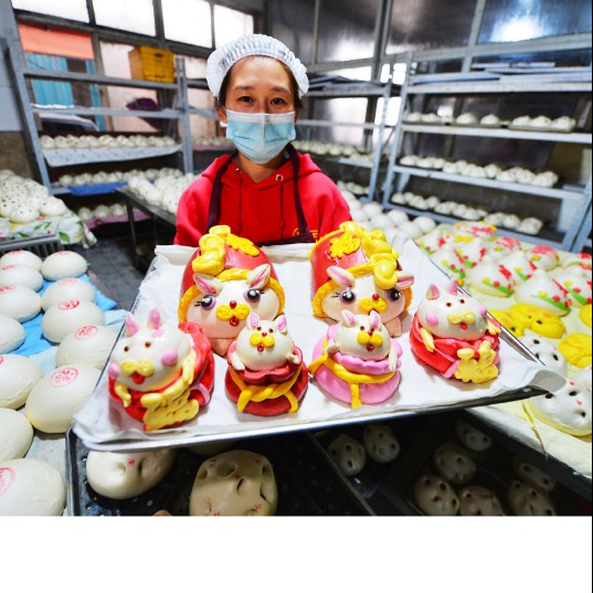 Holiday consumption mirrors China's economic vitality in new year