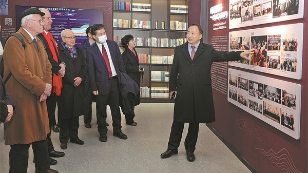 Sinologists from across the globe speak at Qingdao center