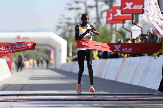 Kenyan Runner Improves Beijing Half Marathon Record Under One Hour ...