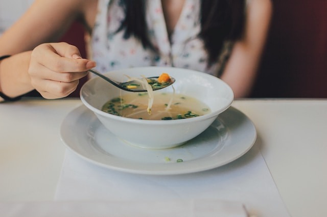 专家谈：喝骨头汤真的有益健康吗？