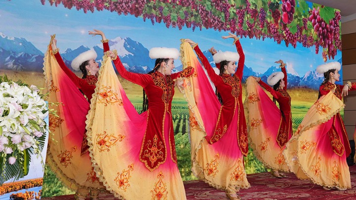 Discover autumn and winter wonders of Xinjiang