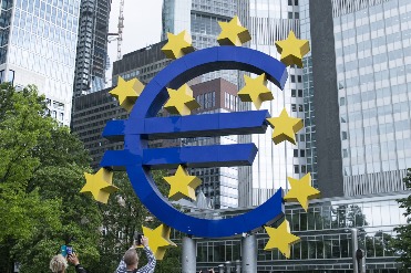 研究显示欧洲央行加息或使欧元区经济下滑3.8%